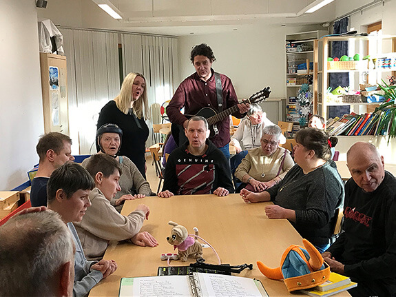 Die Musikschule der Hansestadt Stralsund beim Singen mit unseren Bewohnenden